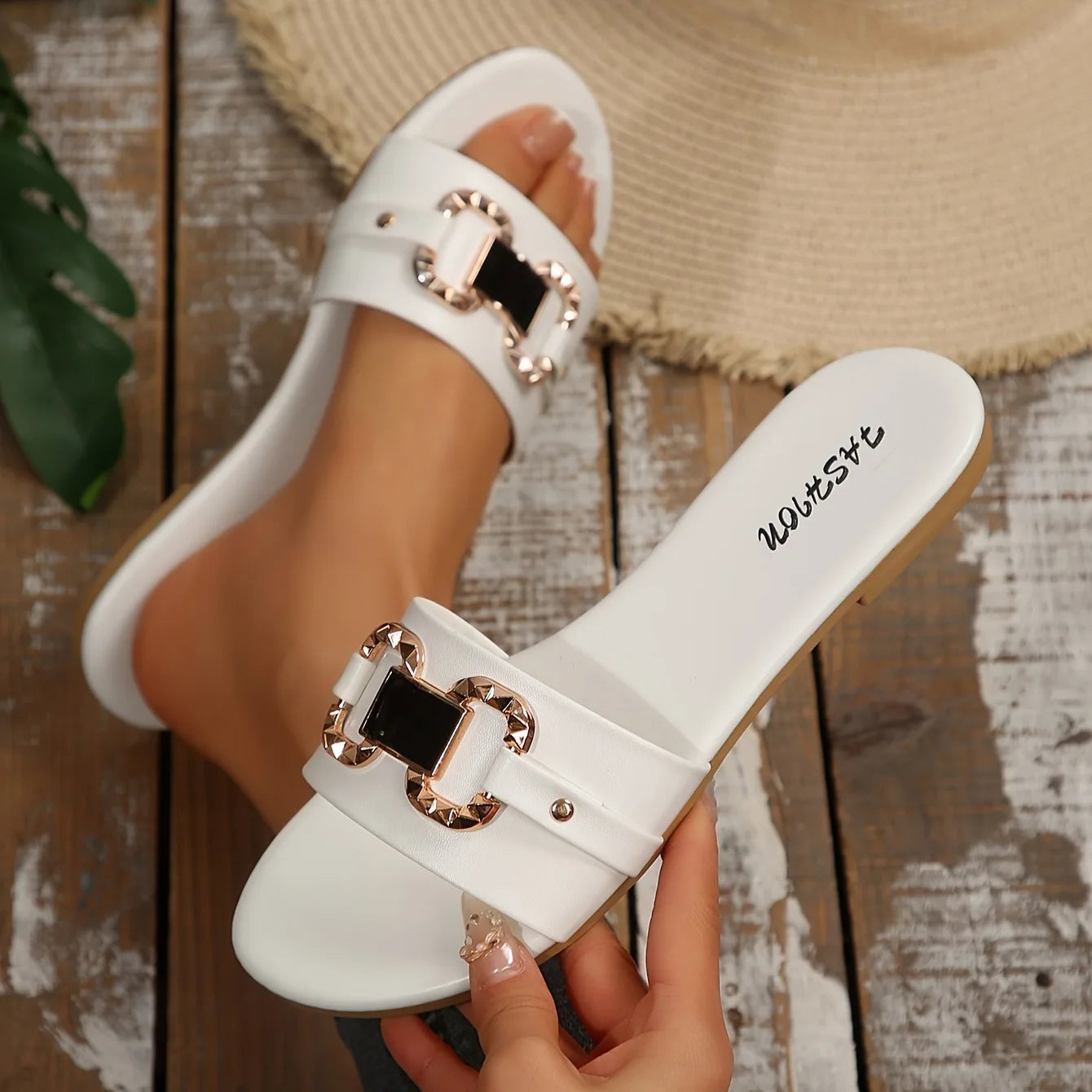 Sandali Piatti Donna Punta Rotonda con Decorazione in Metallo – Eleganti & Comodi | 3 Colori | N.36-43