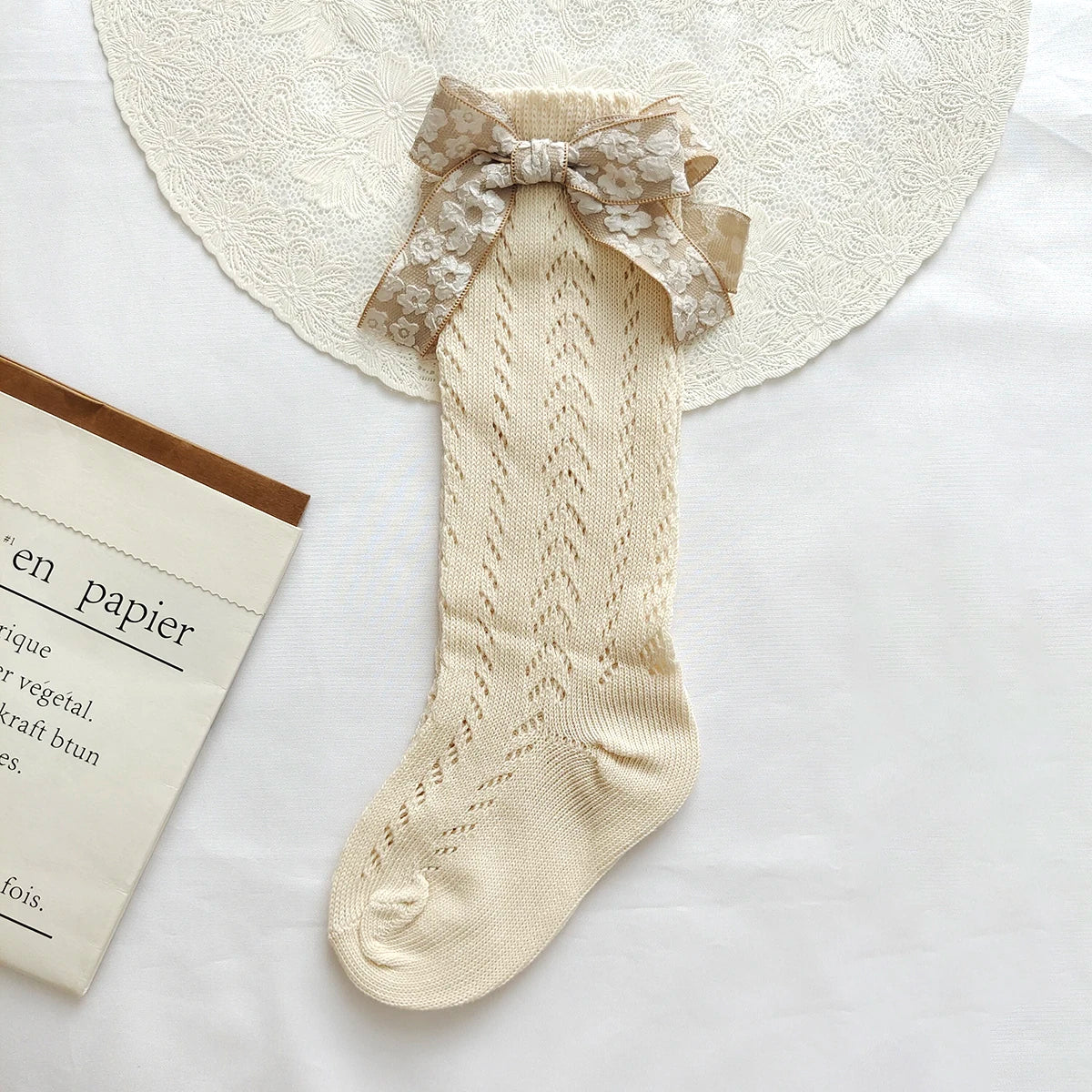 Calzini lunghi alti al ginocchio per neonate di nuova moda Fiocchi di fiori Traspiranti Scava fuori Calzini morbidi per bambini Calzini estivi per bambini
