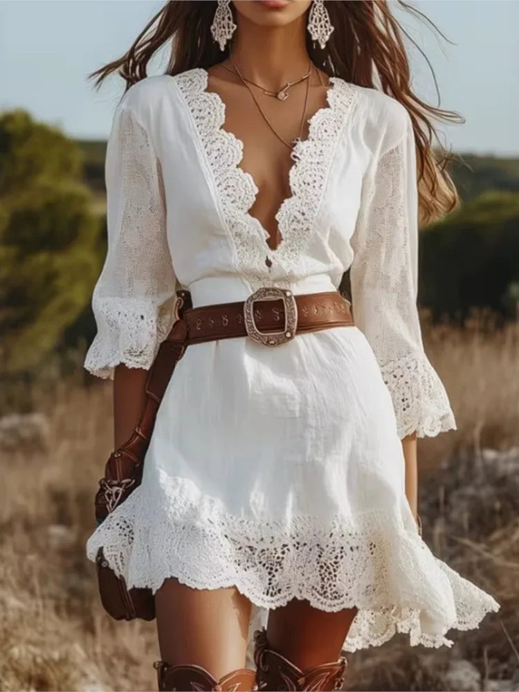 Mini Abito Boho in Pizzo – Scollo a V Profondo, Maniche 3/4, Stile Vacanza