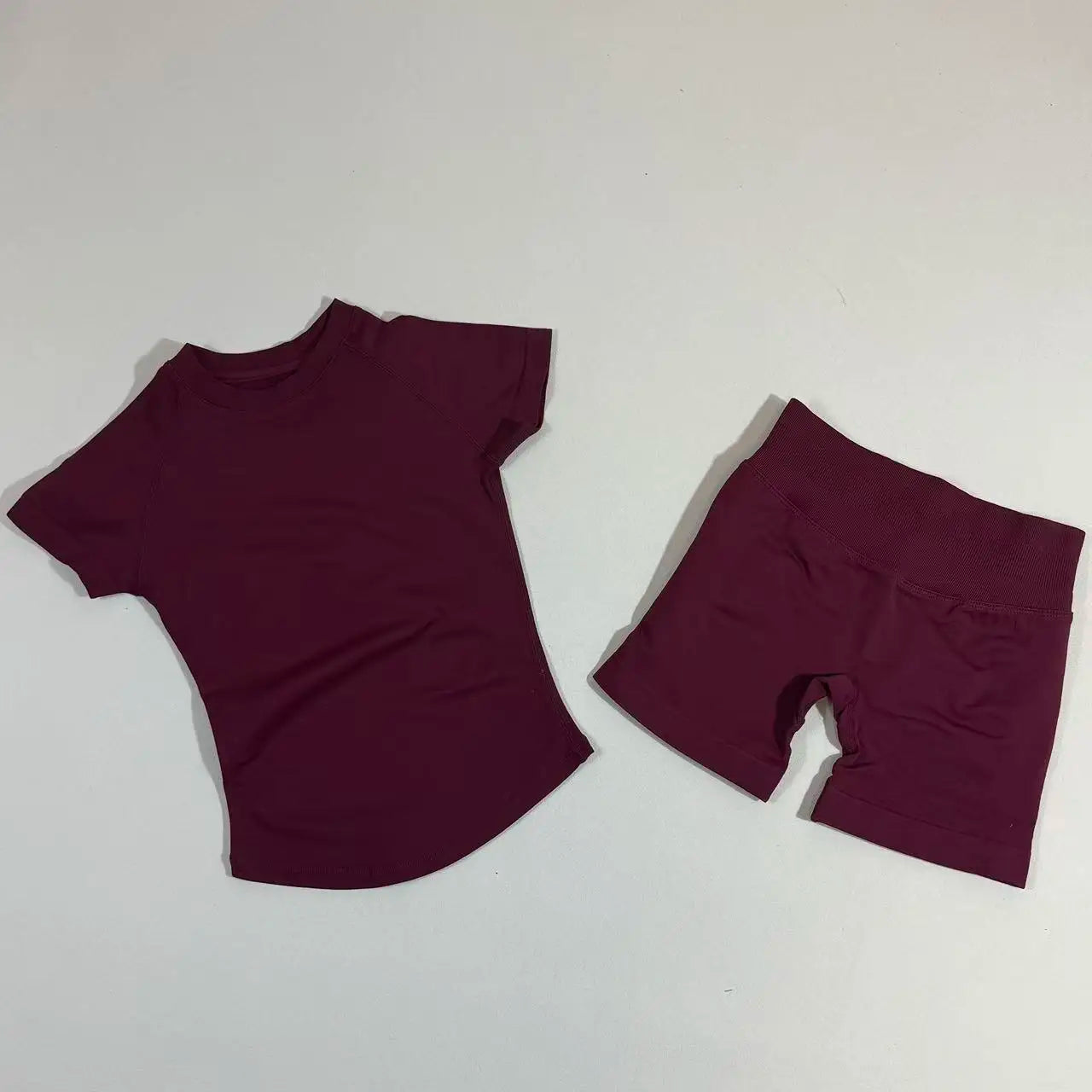 Completo Sportivo Donna 2 Pezzi – Top Lungo + Pantaloncini Yoga Senza Cuciture Push-Up