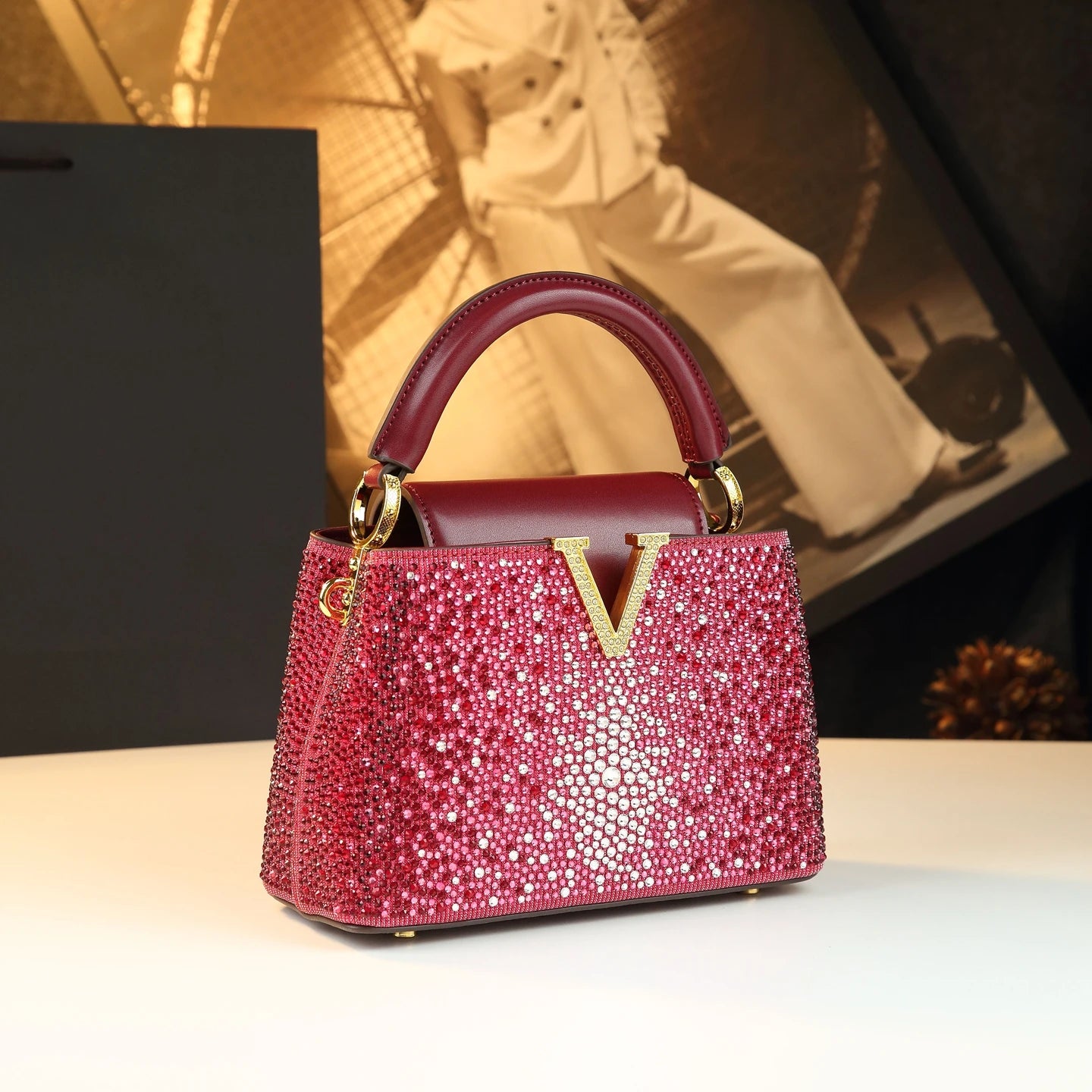 Borse da donna con diamanti alla moda di lusso 2025 Nuova borsa a tracolla piccola con lettera a V Borse a conchiglia in vera pelle