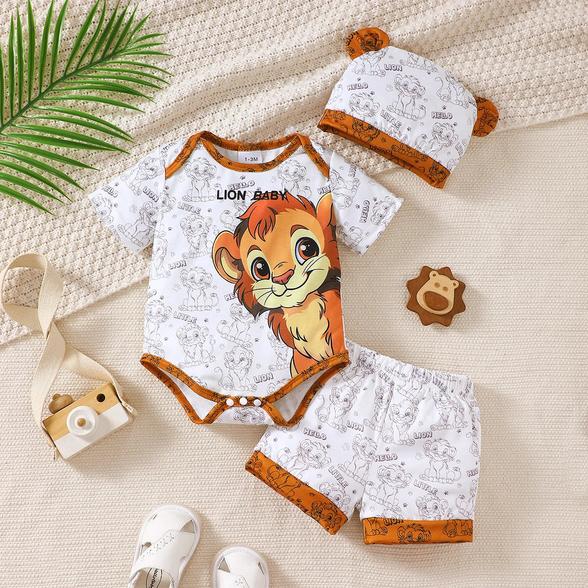 Set estivo da 3 pezzi per neonato Cartoon Lion Full Print Top, pantaloni, cappello Set moda 0-18 mesi Neonato