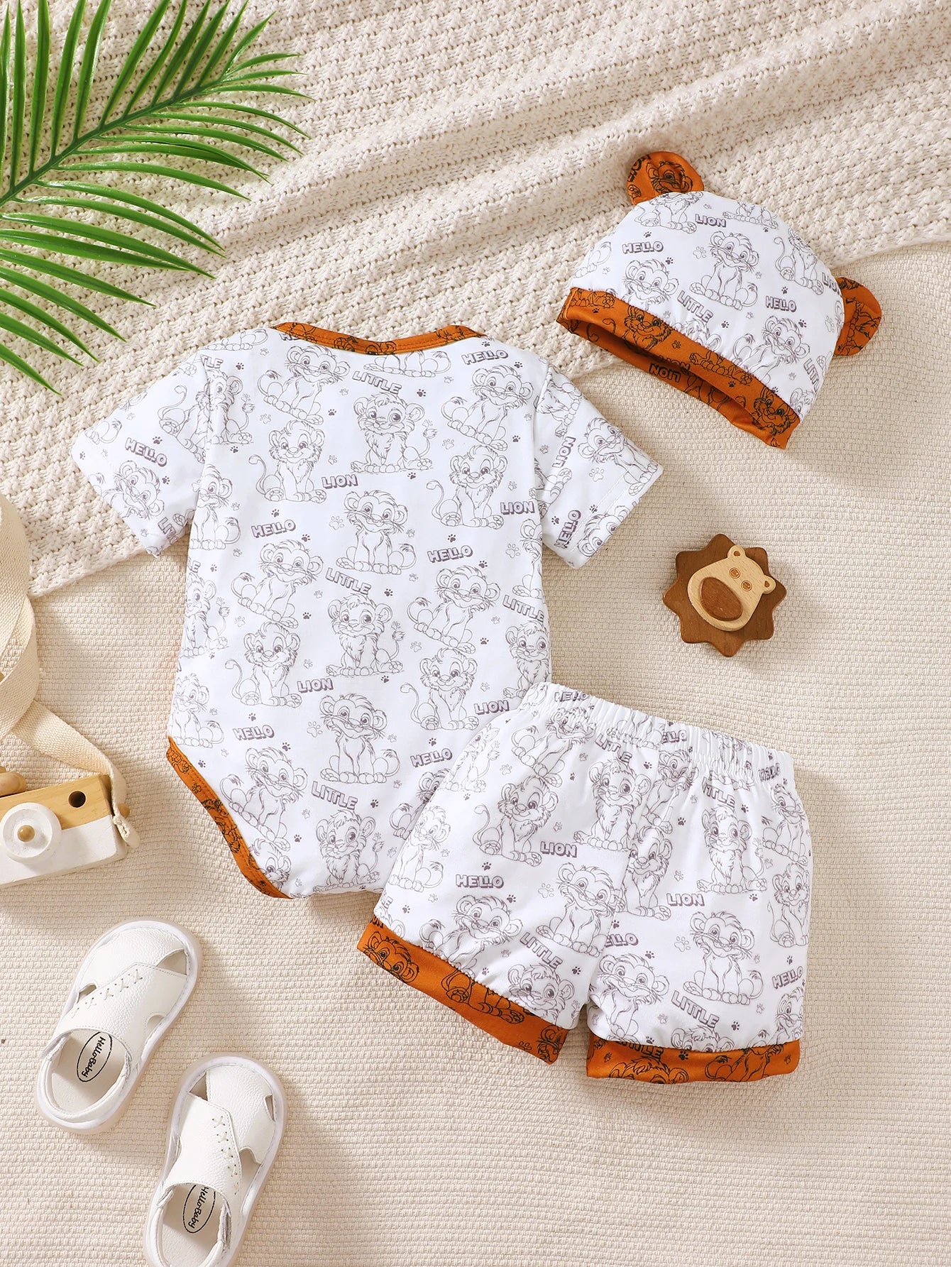 Set estivo da 3 pezzi per neonato Cartoon Lion Full Print Top, pantaloni, cappello Set moda 0-18 mesi Neonato