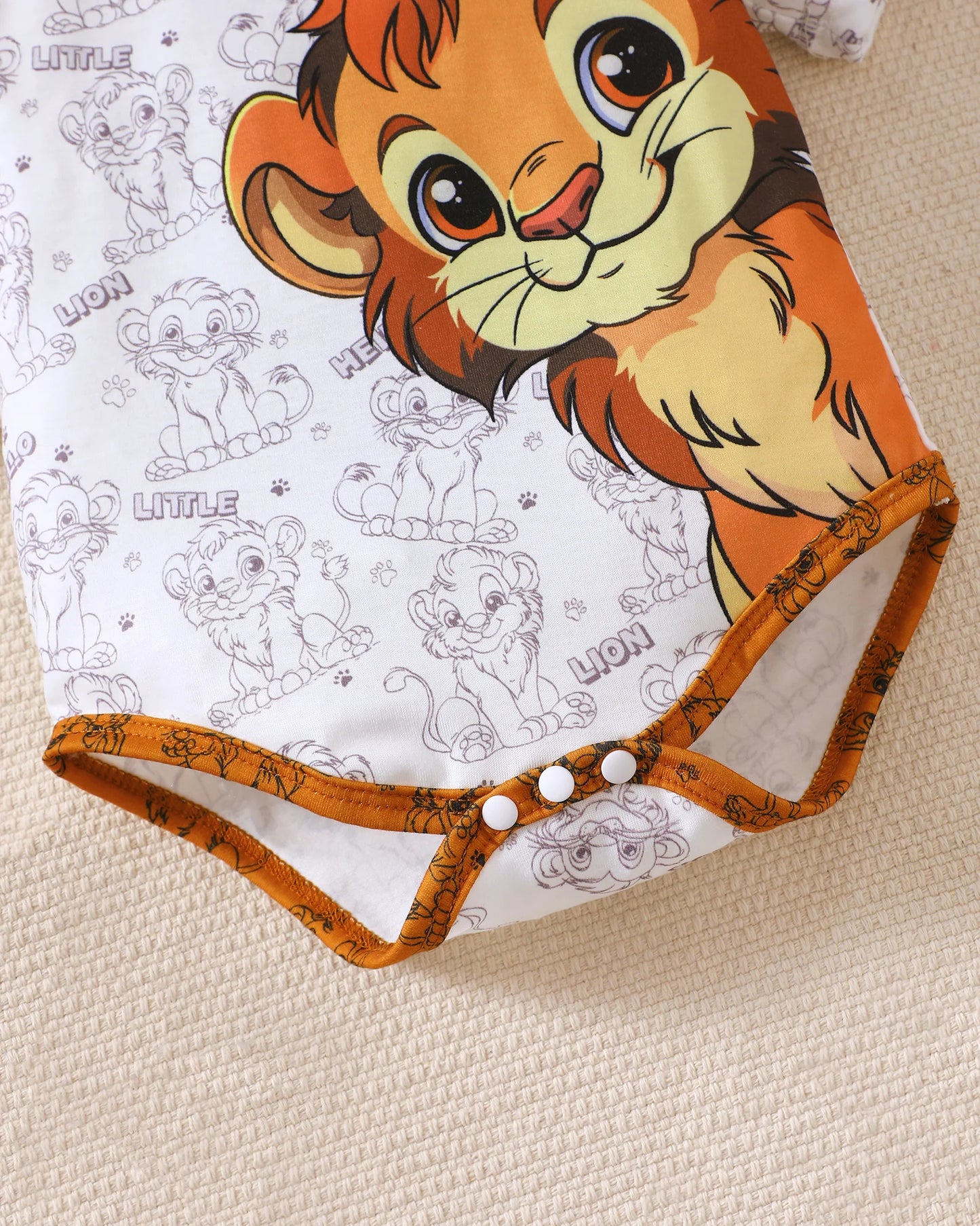 Set estivo da 3 pezzi per neonato Cartoon Lion Full Print Top, pantaloni, cappello Set moda 0-18 mesi Neonato