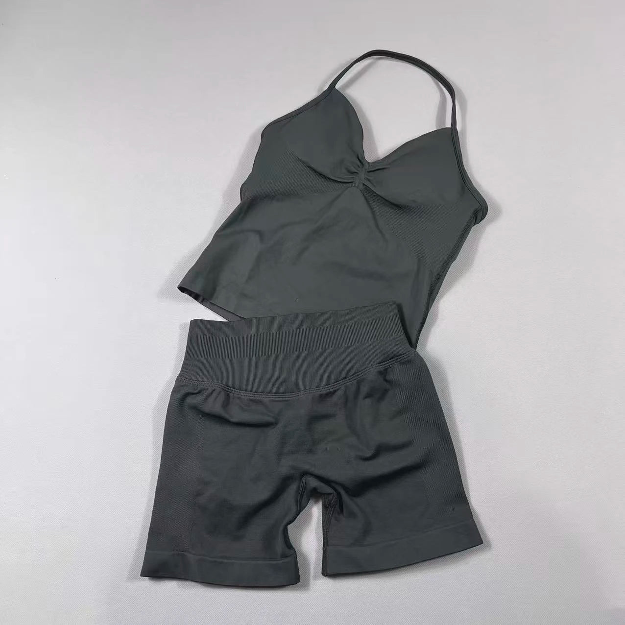 Completo Sportivo Donna 2 Pezzi – Top Lungo + Pantaloncini Yoga Senza Cuciture Push-Up