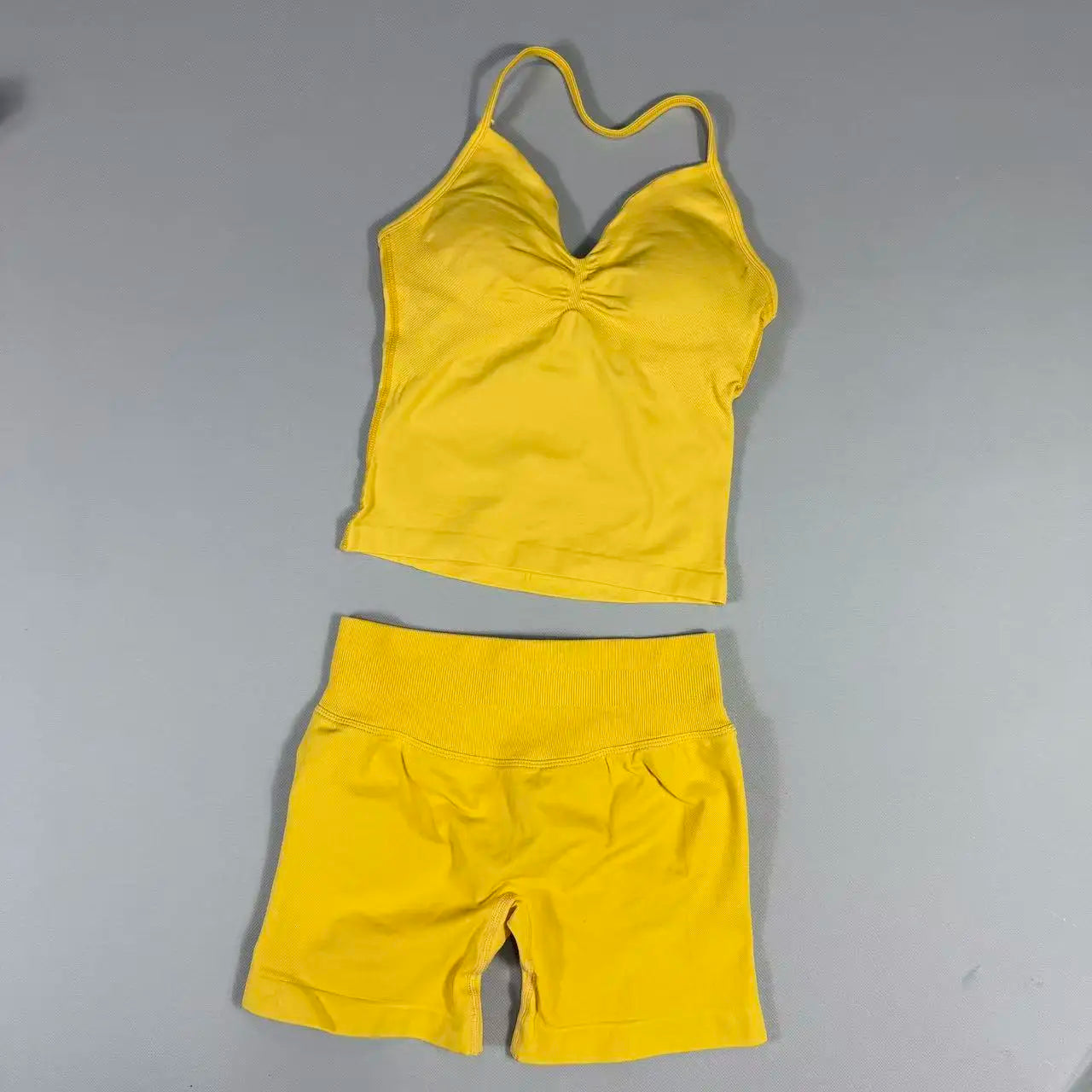Completo Sportivo Donna 2 Pezzi – Top Lungo + Pantaloncini Yoga Senza Cuciture Push-Up