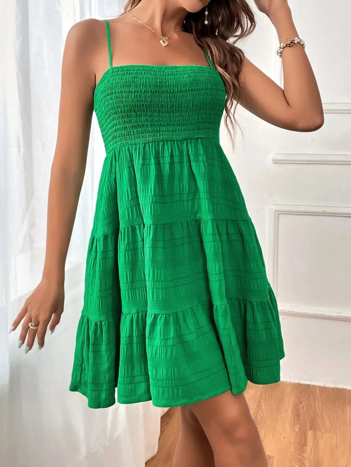 Mini Abito Bustier Smock con Spalline – Volant a Strati, Stile Estivo da Spiaggia