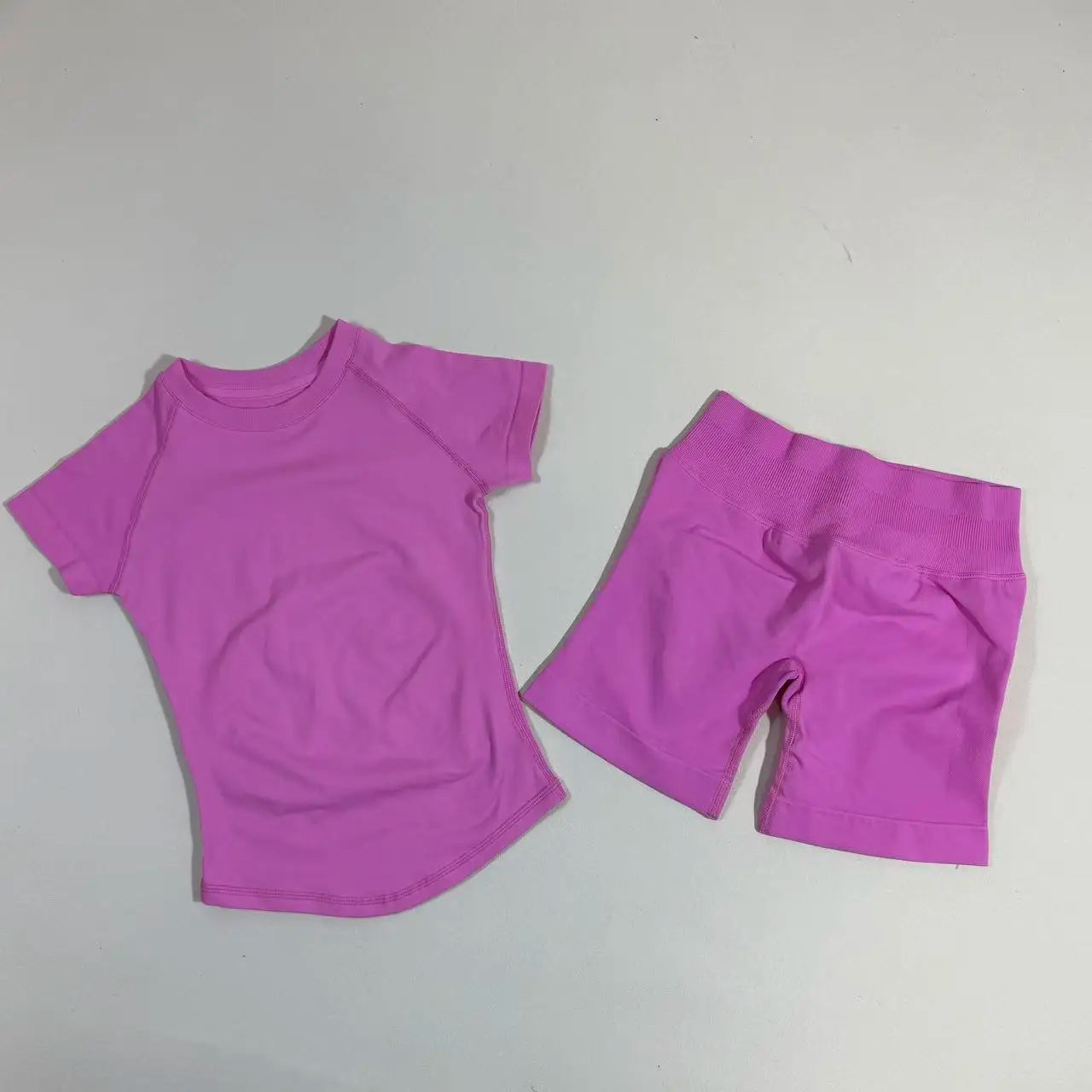 Completo Sportivo Donna 2 Pezzi – Top Lungo + Pantaloncini Yoga Senza Cuciture Push-Up