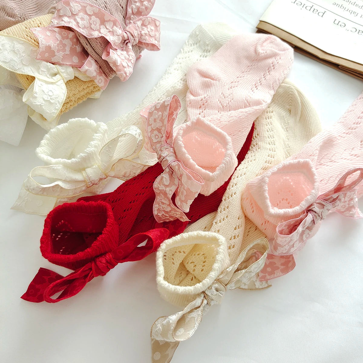 Calzini lunghi alti al ginocchio per neonate di nuova moda Fiocchi di fiori Traspiranti Scava fuori Calzini morbidi per bambini Calzini estivi per bambini