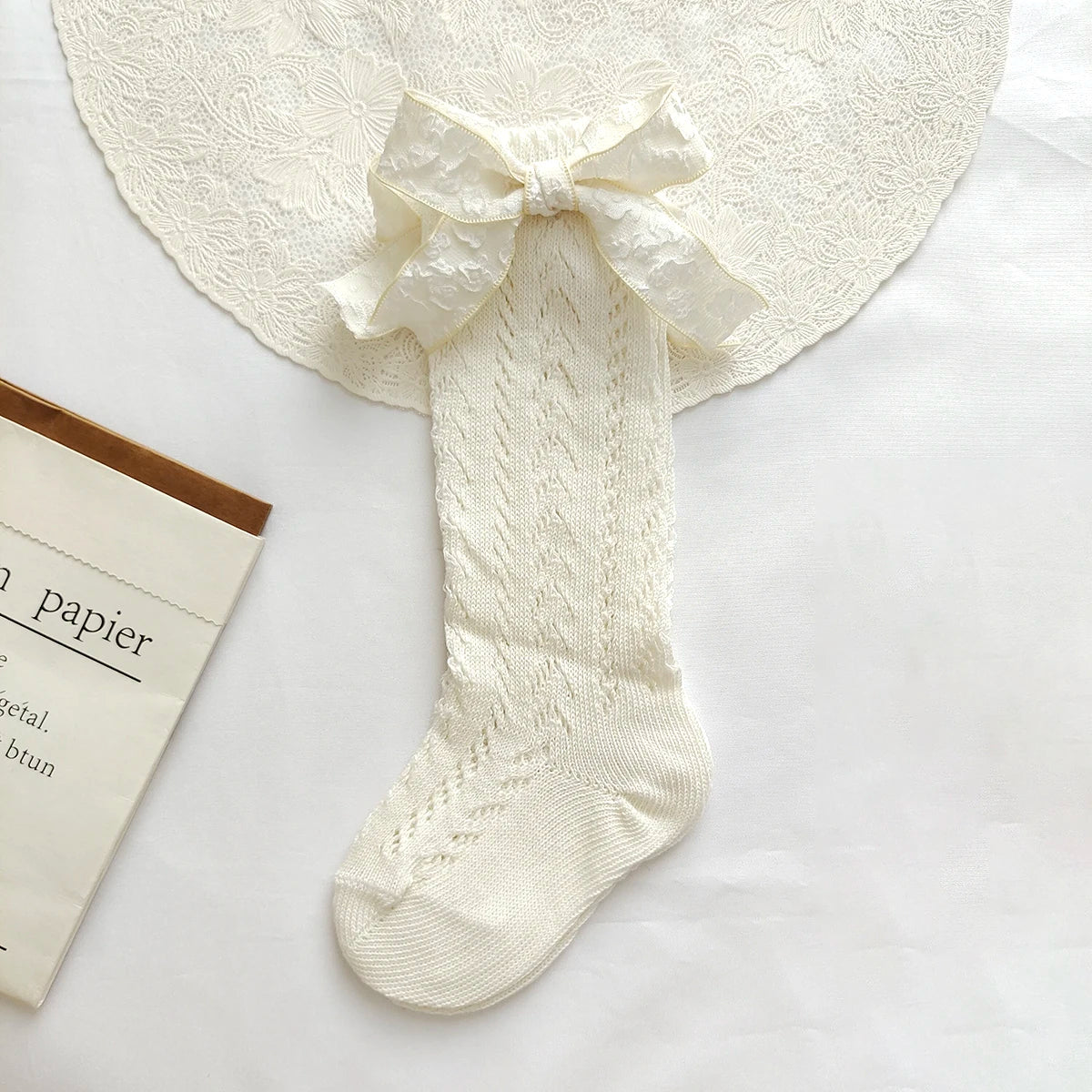 Calzini lunghi alti al ginocchio per neonate di nuova moda Fiocchi di fiori Traspiranti Scava fuori Calzini morbidi per bambini Calzini estivi per bambini