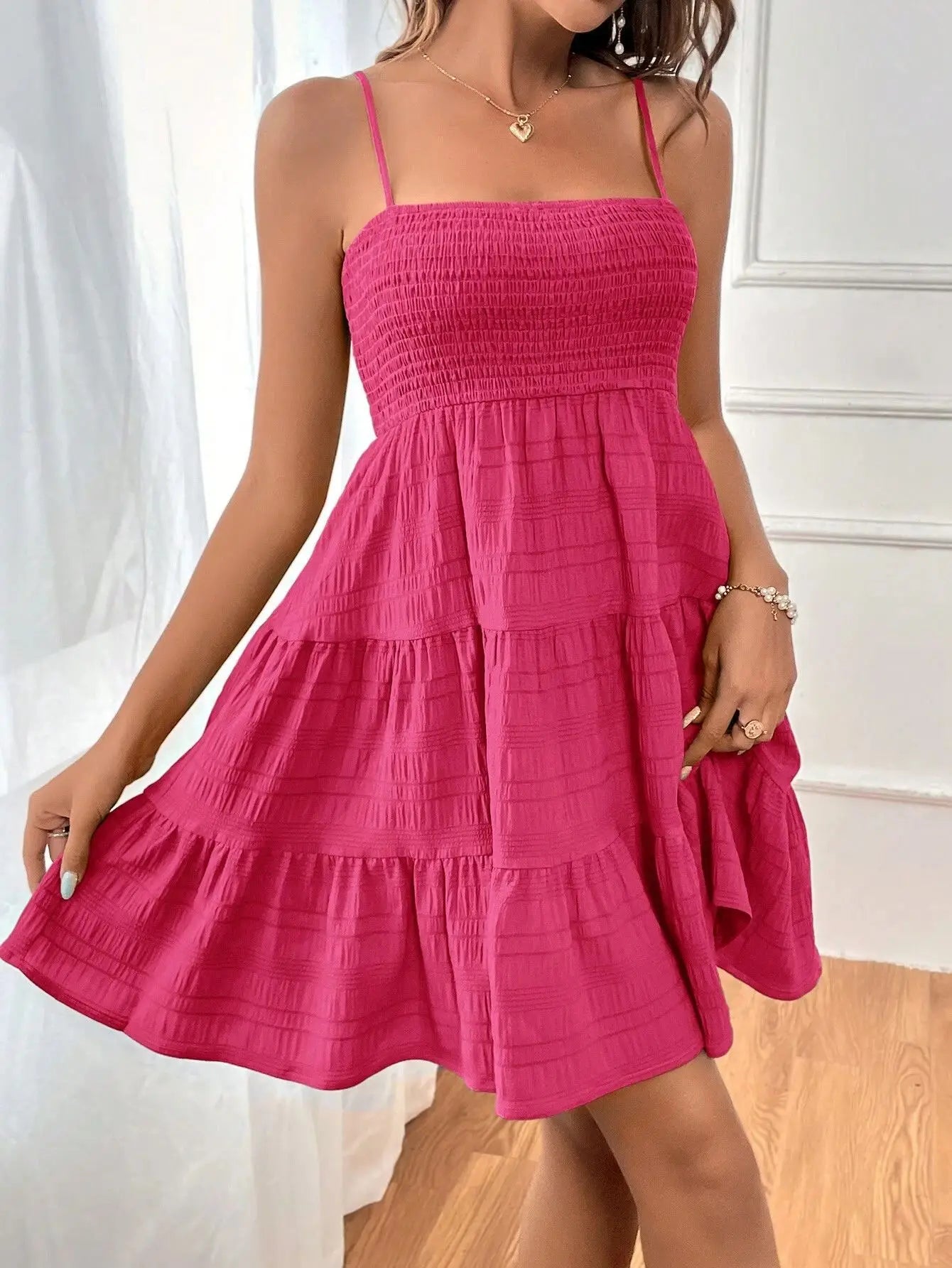 Mini Abito Bustier Smock con Spalline – Volant a Strati, Stile Estivo da Spiaggia