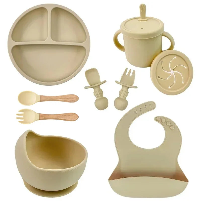 Set Stoviglie in Silicone per Bambini – Piatto, Ciotola, Tazza & Posate | 6-9 Pezzi