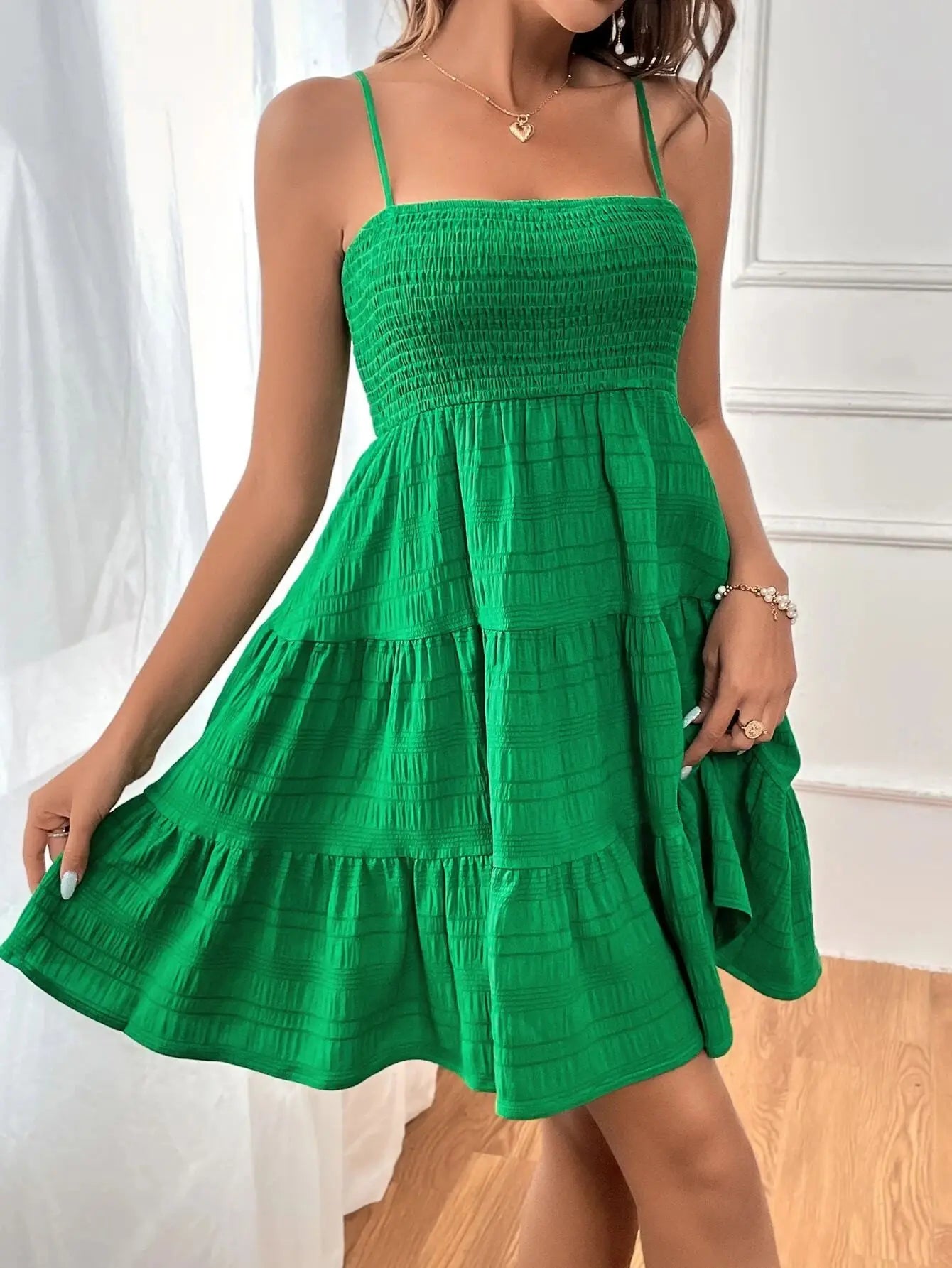 Mini Abito Bustier Smock con Spalline – Volant a Strati, Stile Estivo da Spiaggia
