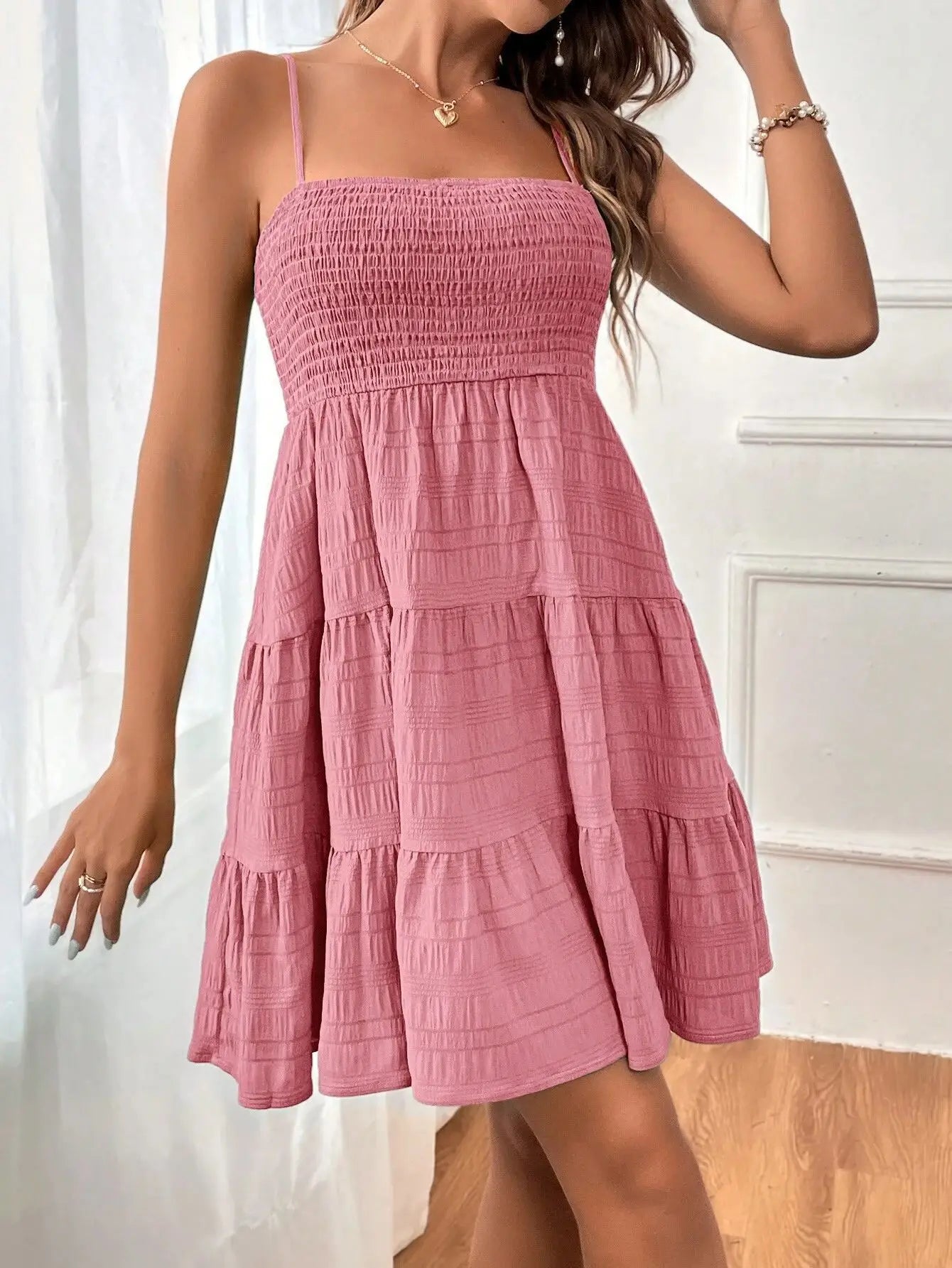 Mini Abito Bustier Smock con Spalline – Volant a Strati, Stile Estivo da Spiaggia