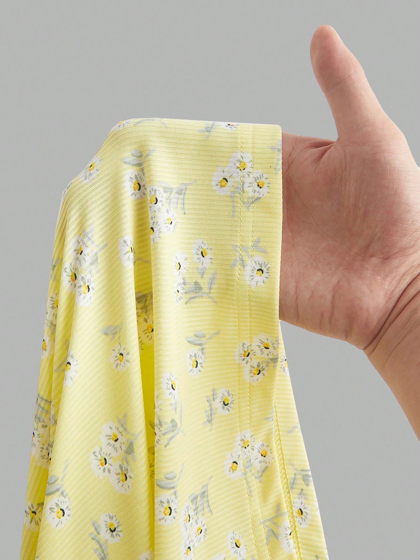 Abito Mini Canotta Floreale – Cinturini Sottili, Linea A, Stile Estivo