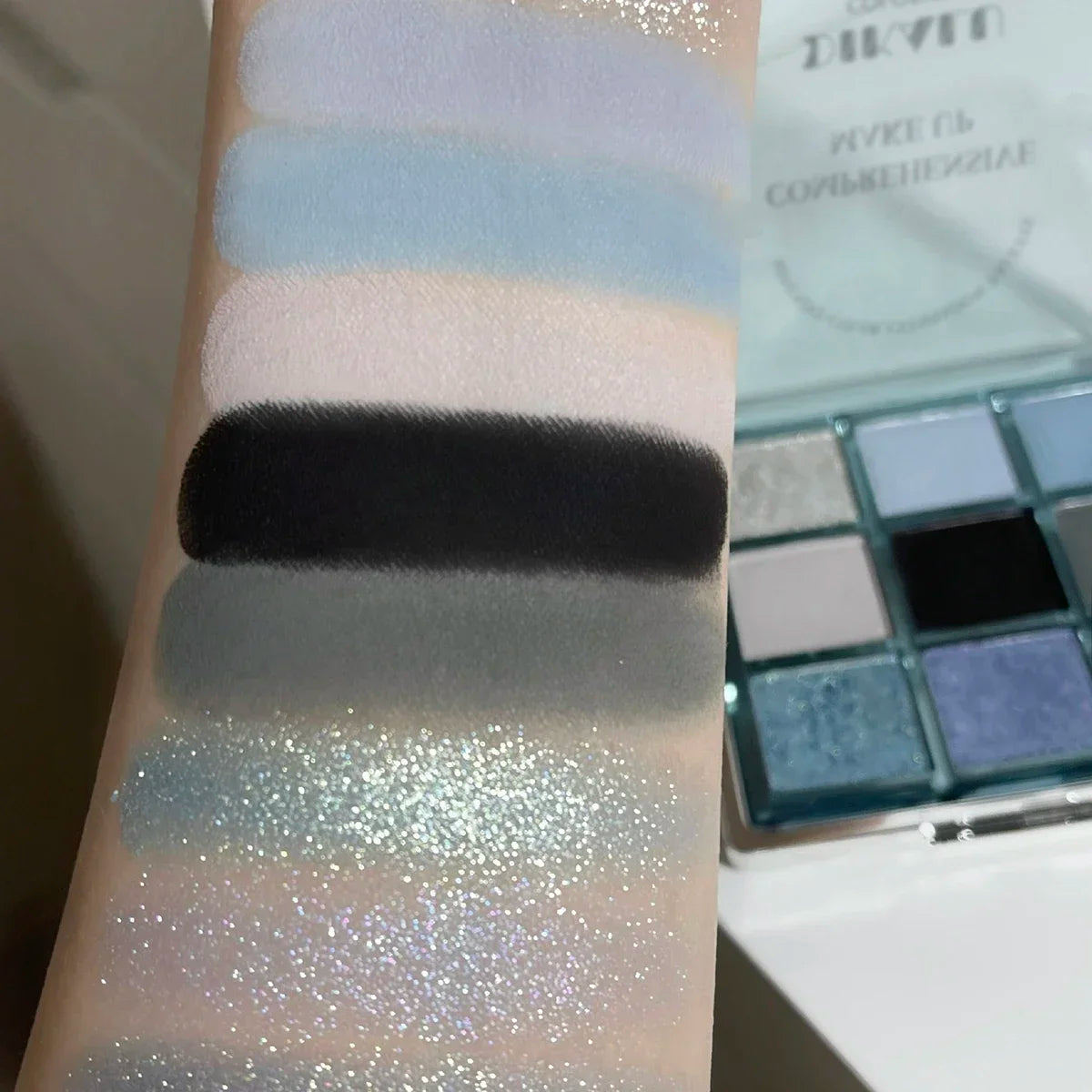 Tavolozza Ombretti 9 Colori — Matte, Glitter e Metallico