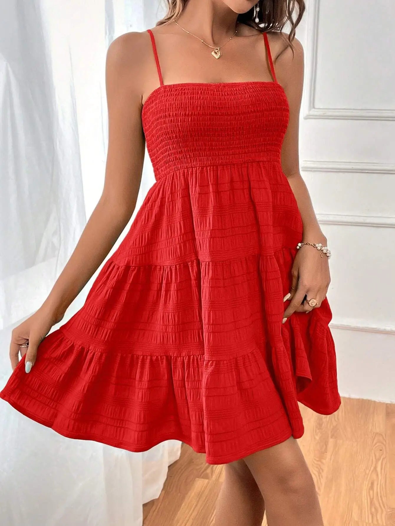 Mini Abito Bustier Smock con Spalline – Volant a Strati, Stile Estivo da Spiaggia