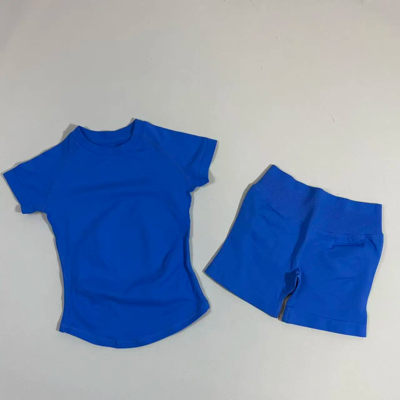 Completo Sportivo Donna 2 Pezzi – Top Lungo + Pantaloncini Yoga Senza Cuciture Push-Up