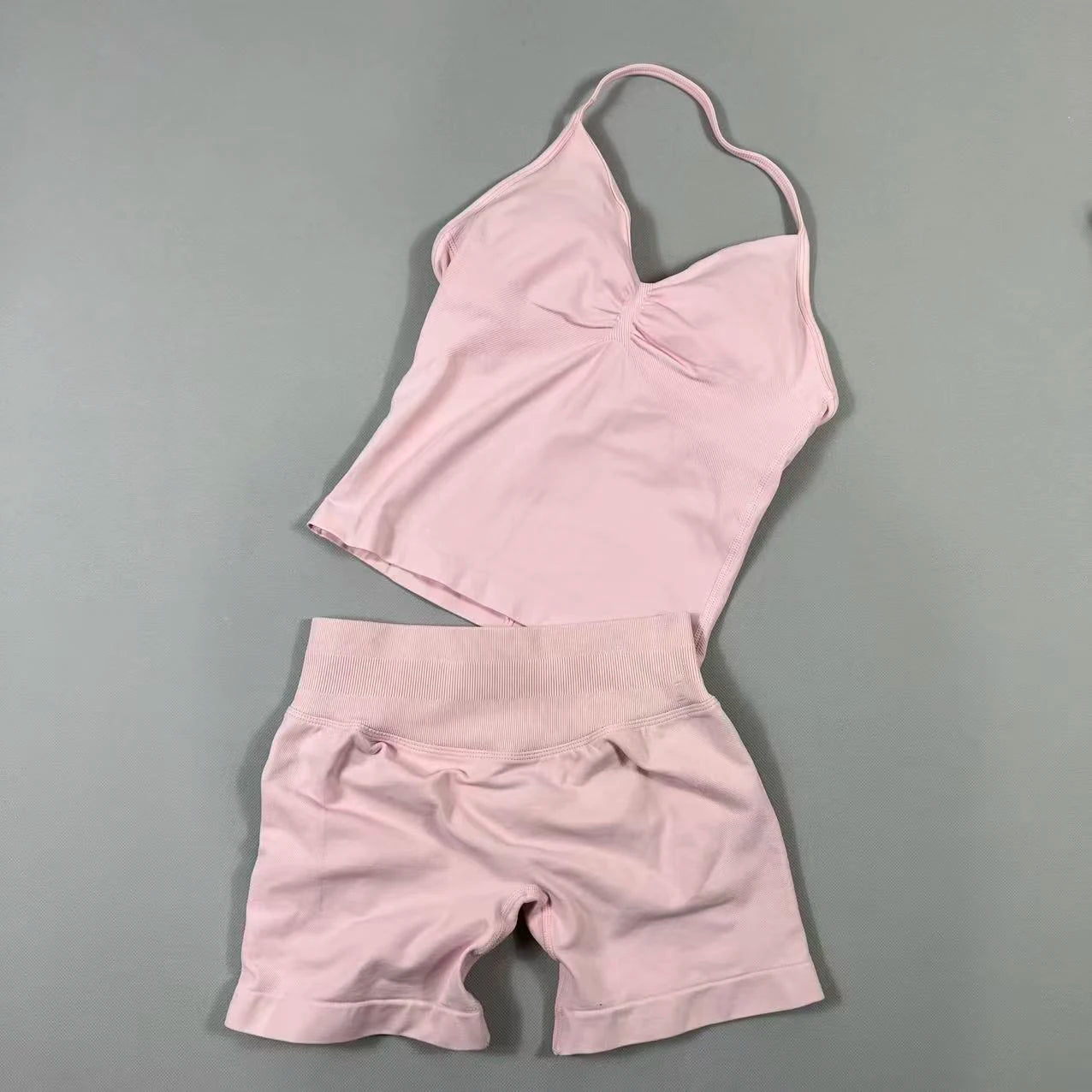 Completo Sportivo Donna 2 Pezzi – Top Lungo + Pantaloncini Yoga Senza Cuciture Push-Up