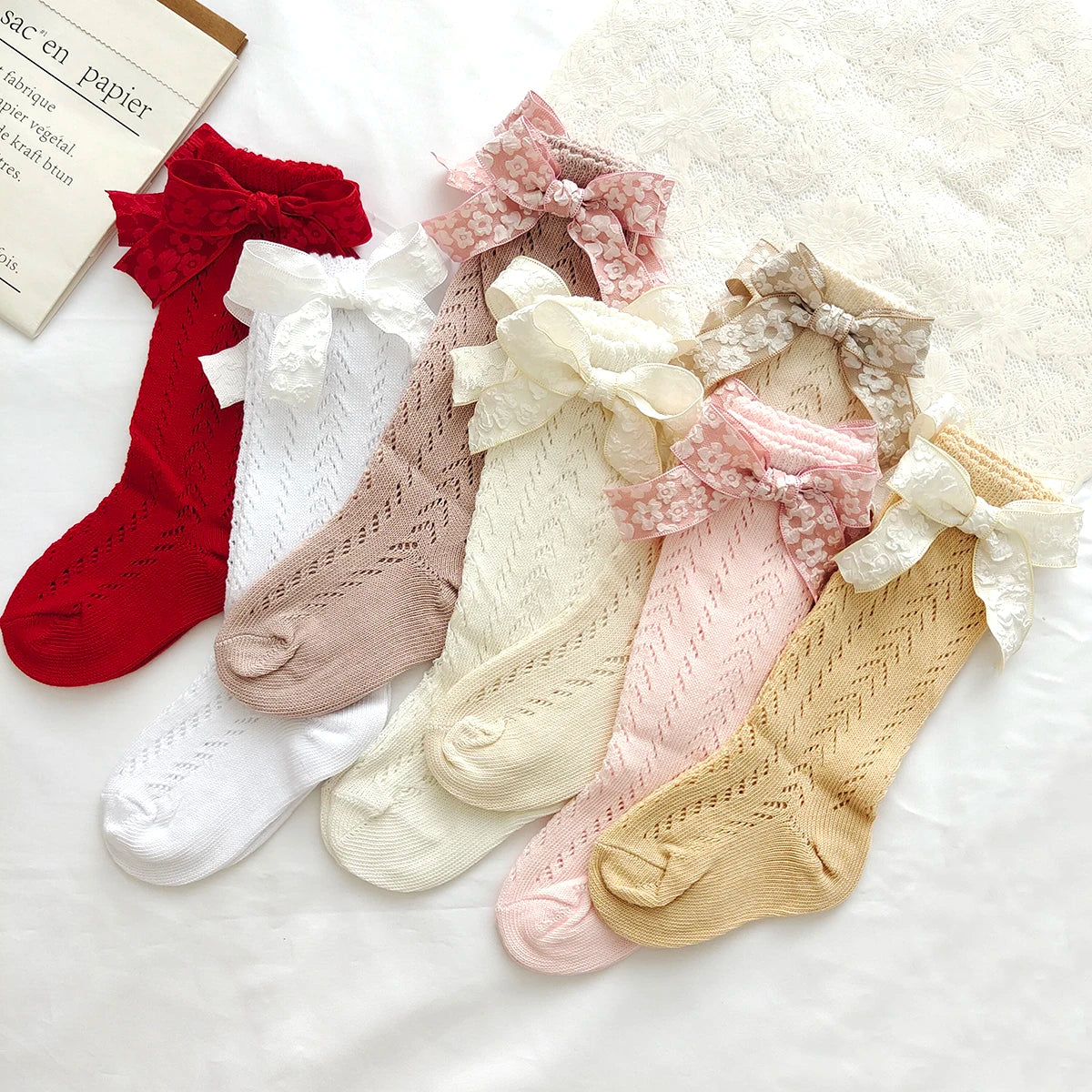 Calzini lunghi alti al ginocchio per neonate di nuova moda Fiocchi di fiori Traspiranti Scava fuori Calzini morbidi per bambini Calzini estivi per bambini