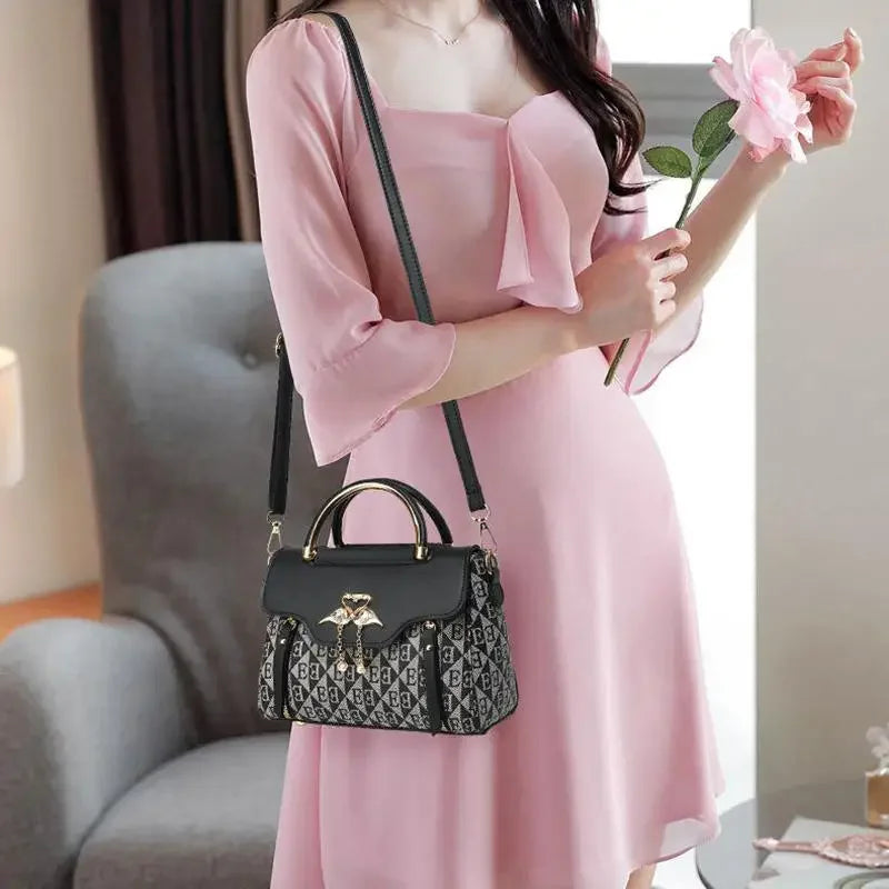Borsa da donna 2026 nuova tendenza della moda borsa a tracolla casual versatile in stile semplice in rilievo.
