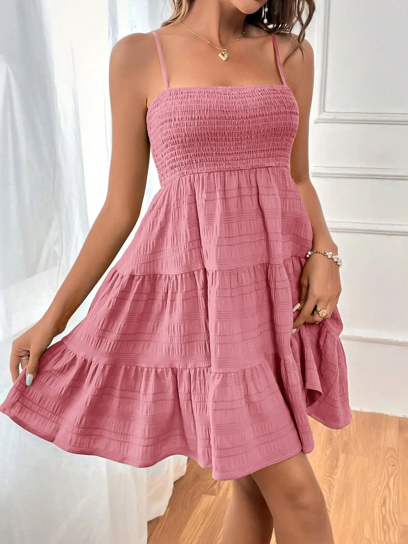 Mini Abito Bustier Smock con Spalline – Volant a Strati, Stile Estivo da Spiaggia