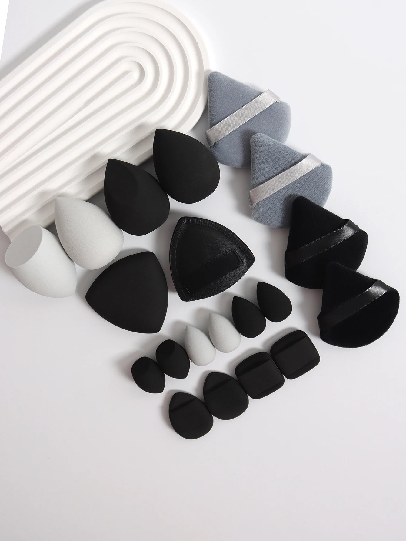 Set 20 Spugnette per Trucco 6cm – Per Crema, Cipria e Correttore, 16 Colori