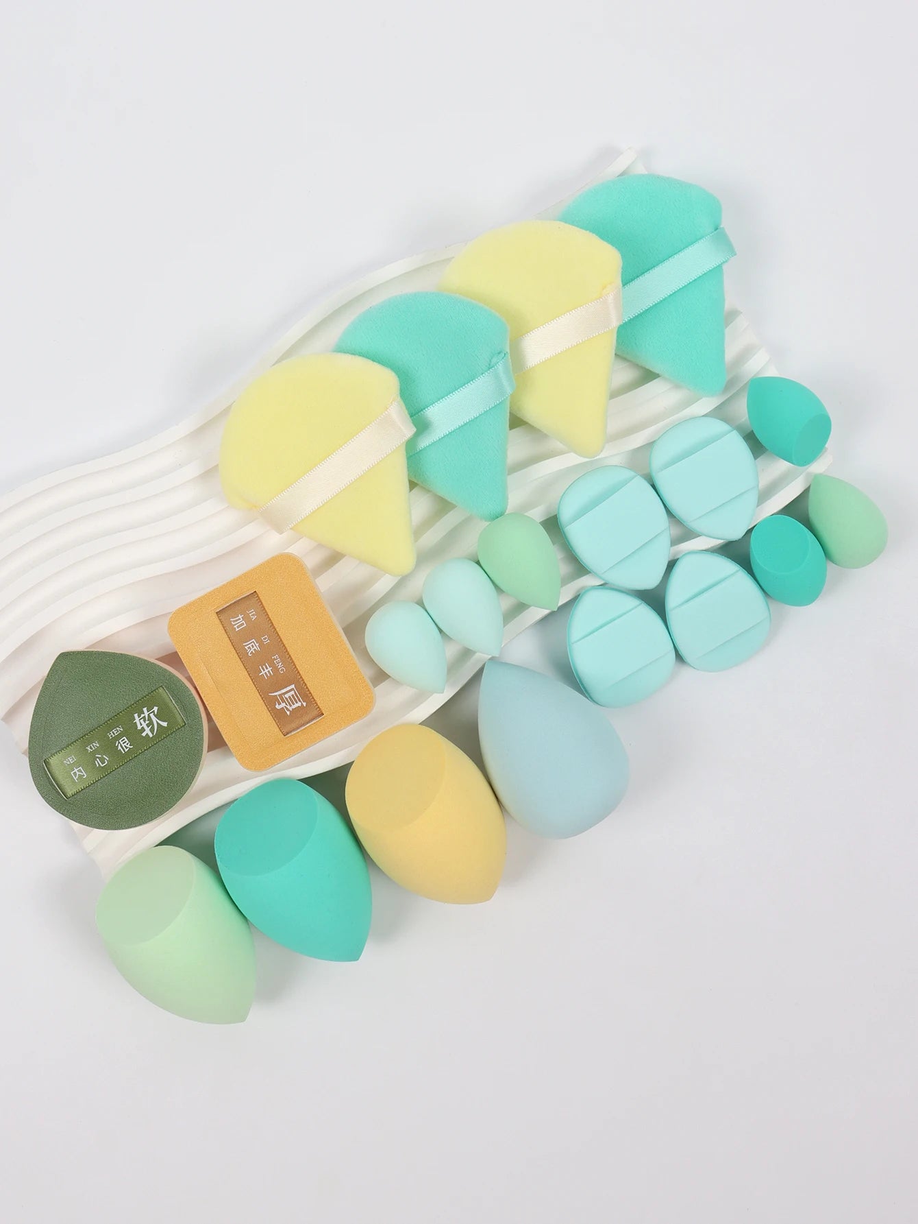 Set 20 Spugnette per Trucco 6cm – Per Crema, Cipria e Correttore, 16 Colori