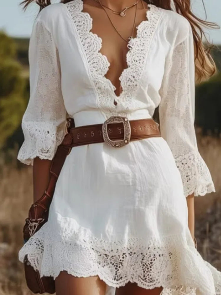 Mini Abito Boho in Pizzo – Scollo a V Profondo, Maniche 3/4, Stile Vacanza