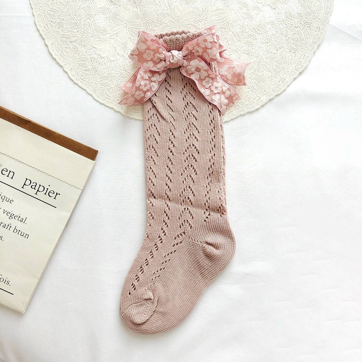 Calzini lunghi alti al ginocchio per neonate di nuova moda Fiocchi di fiori Traspiranti Scava fuori Calzini morbidi per bambini Calzini estivi per bambini