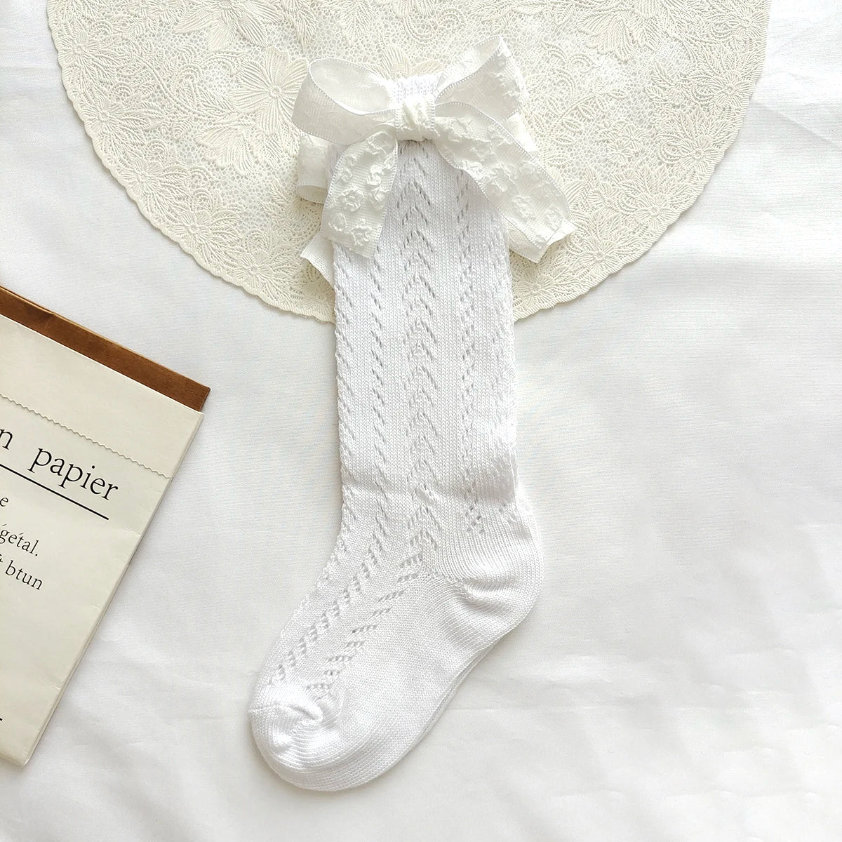 Calzini lunghi alti al ginocchio per neonate di nuova moda Fiocchi di fiori Traspiranti Scava fuori Calzini morbidi per bambini Calzini estivi per bambini