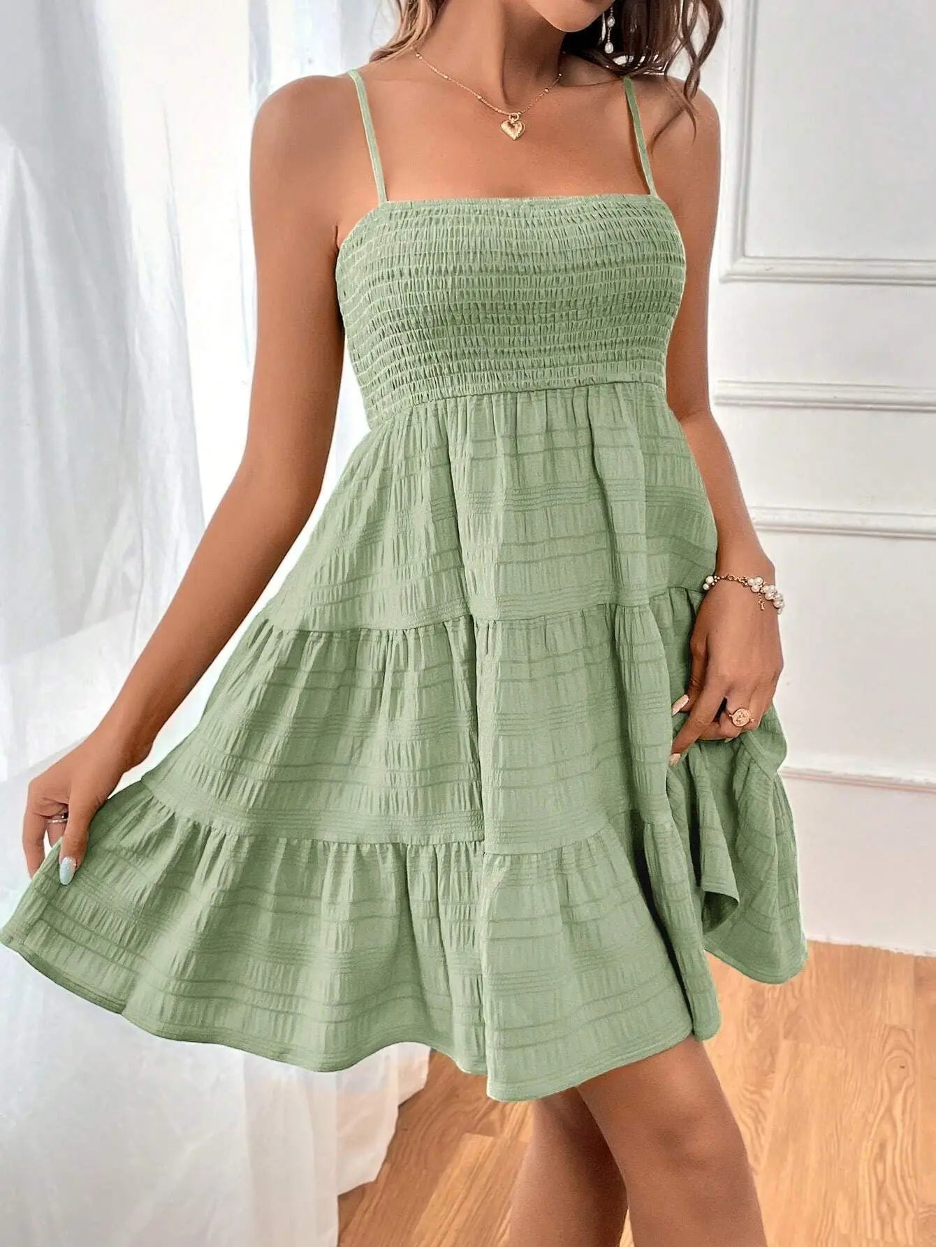 Mini Abito Bustier Smock con Spalline – Volant a Strati, Stile Estivo da Spiaggia