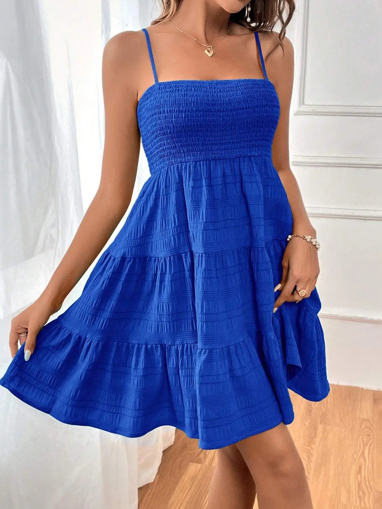 Mini Abito Bustier Smock con Spalline – Volant a Strati, Stile Estivo da Spiaggia