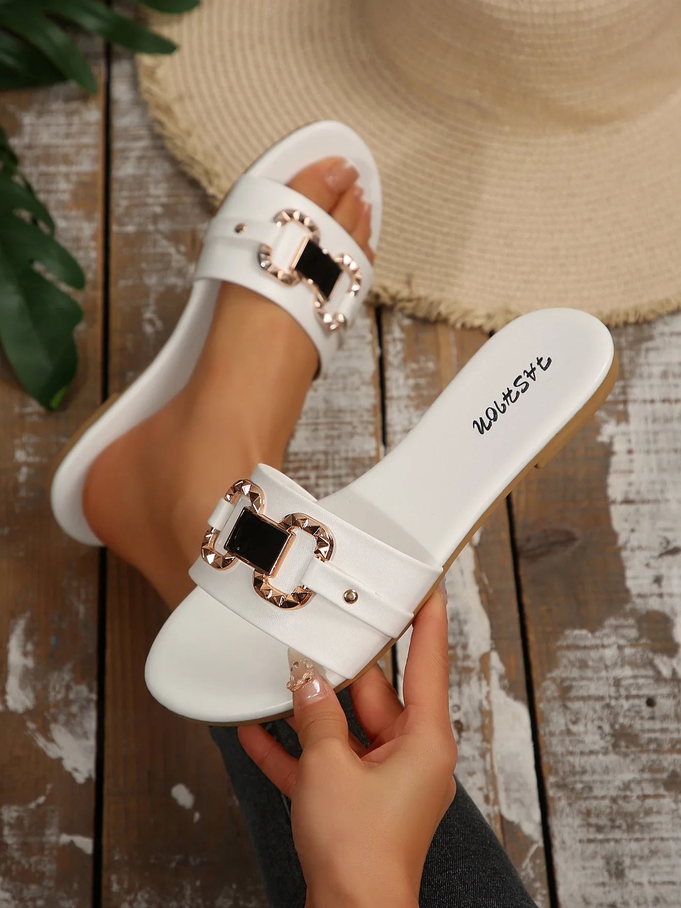Sandali Piatti Donna Punta Rotonda con Decorazione in Metallo – Eleganti & Comodi | 3 Colori | N.36-43