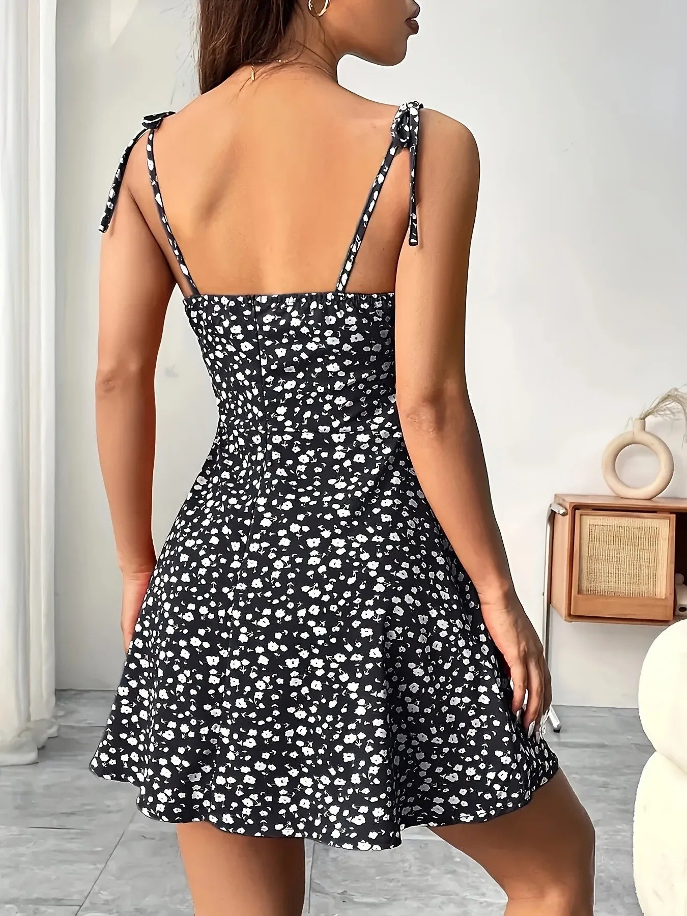 Abito Corto Estivo Floreale – Spalline Sottili, Scollo Quadrato | Donna