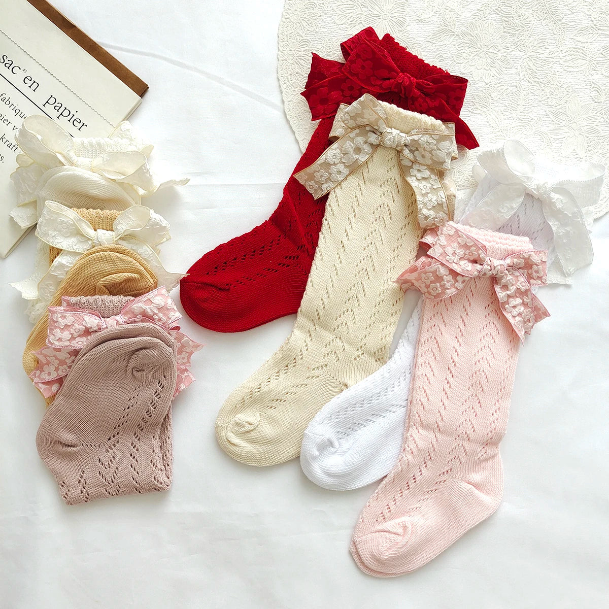 Calzini lunghi alti al ginocchio per neonate di nuova moda Fiocchi di fiori Traspiranti Scava fuori Calzini morbidi per bambini Calzini estivi per bambini