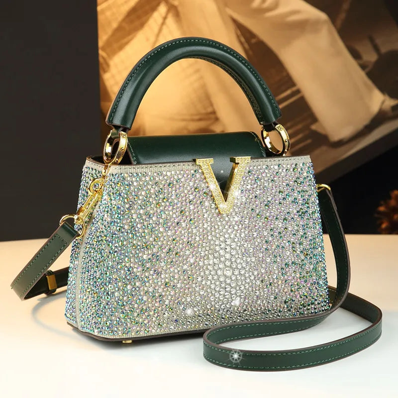 Borse da donna con diamanti alla moda di lusso 2025 Nuova borsa a tracolla piccola con lettera a V Borse a conchiglia in vera pelle