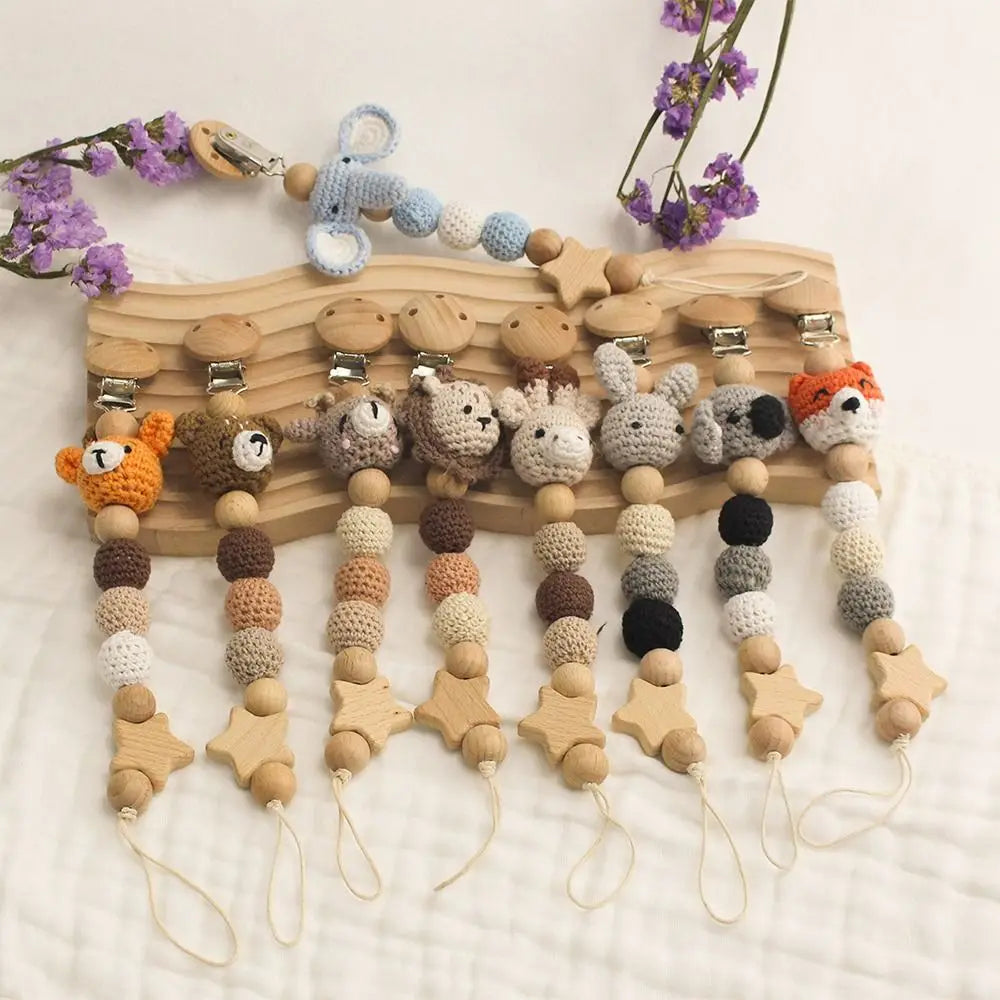 Clip Porta Ciuccio in Legno di Faggio Fatta a Mano | Con Custodia | 8 Colori