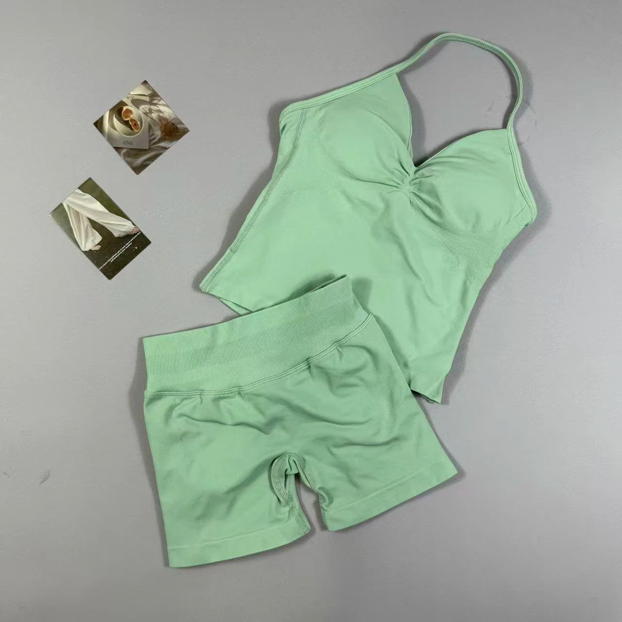 Completo Sportivo Donna 2 Pezzi – Top Lungo + Pantaloncini Yoga Senza Cuciture Push-Up